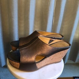 Wedge mules